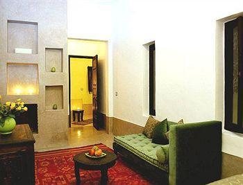 Davia رياد